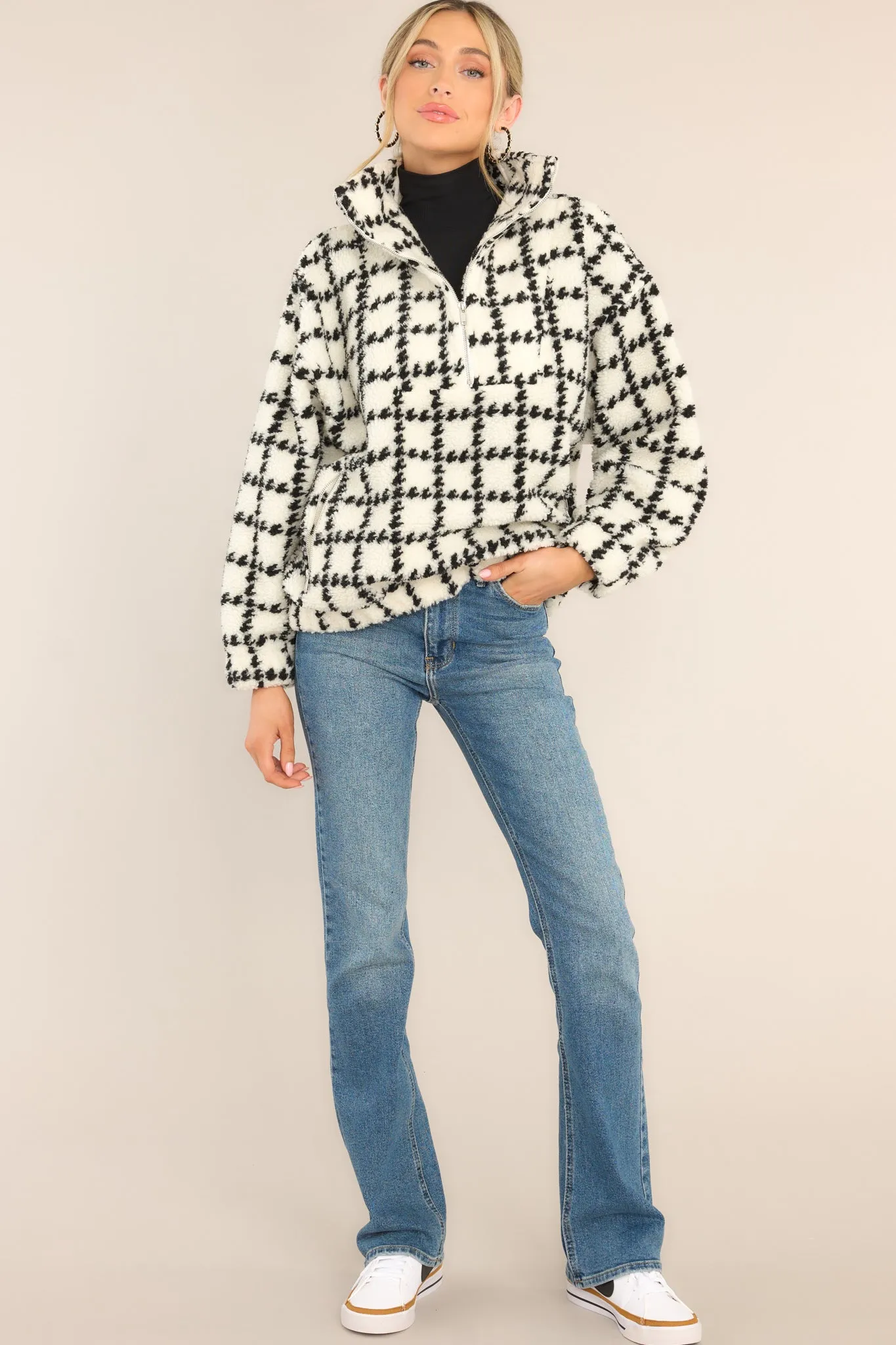 Don't Bother Black & White Houndstooth Pullover