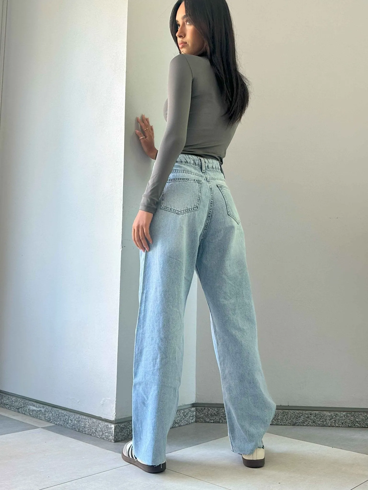 Wide Leg - Light Acid Blue Ankel Raw Hems Jeans.