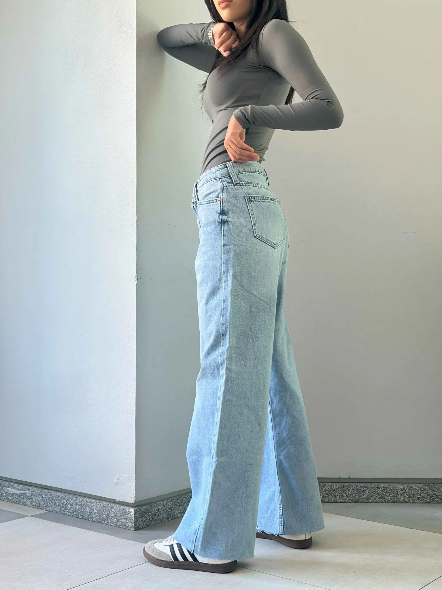 Wide Leg - Light Acid Blue Ankel Raw Hems Jeans.