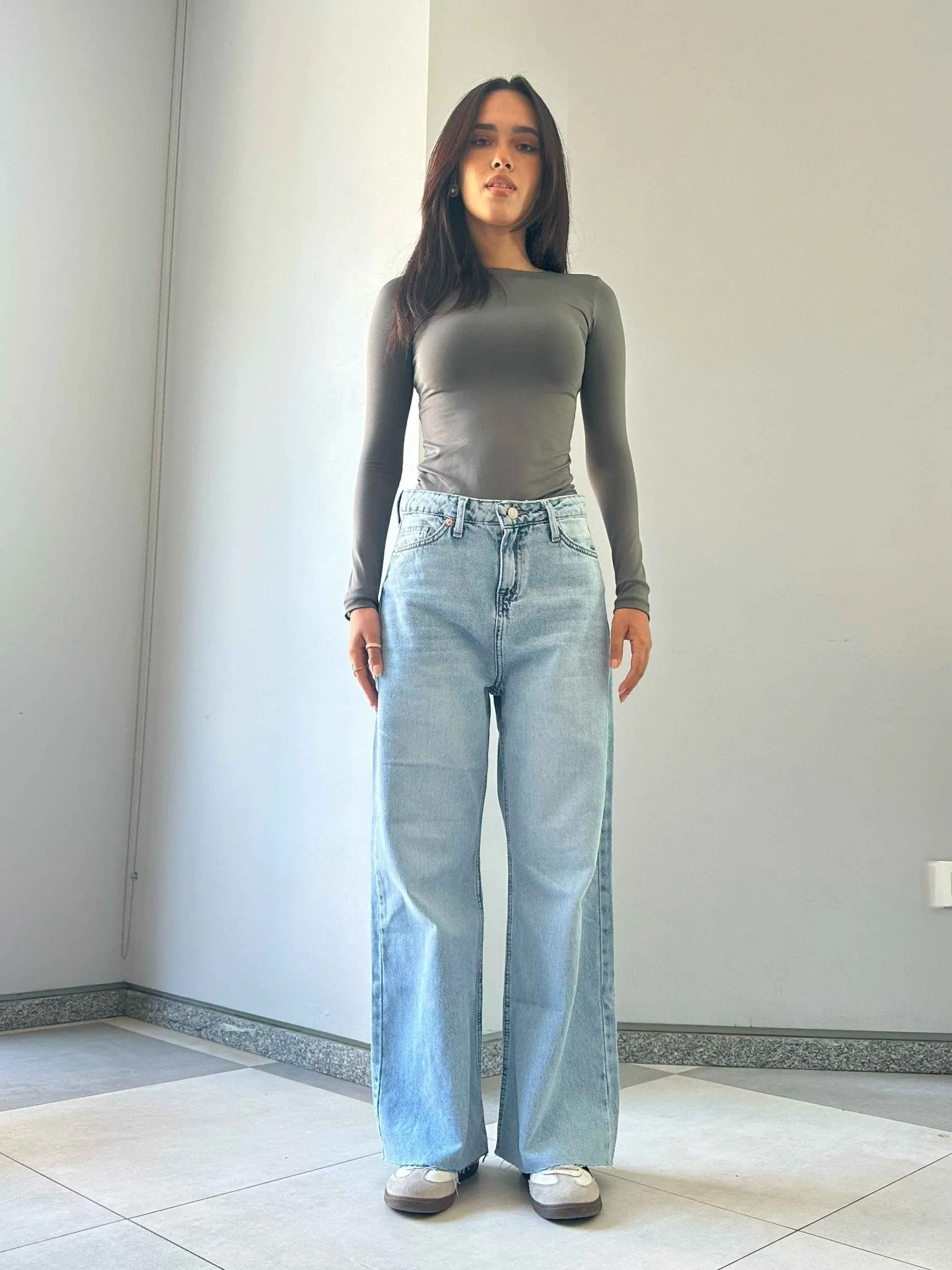 Wide Leg - Light Acid Blue Ankel Raw Hems Jeans.